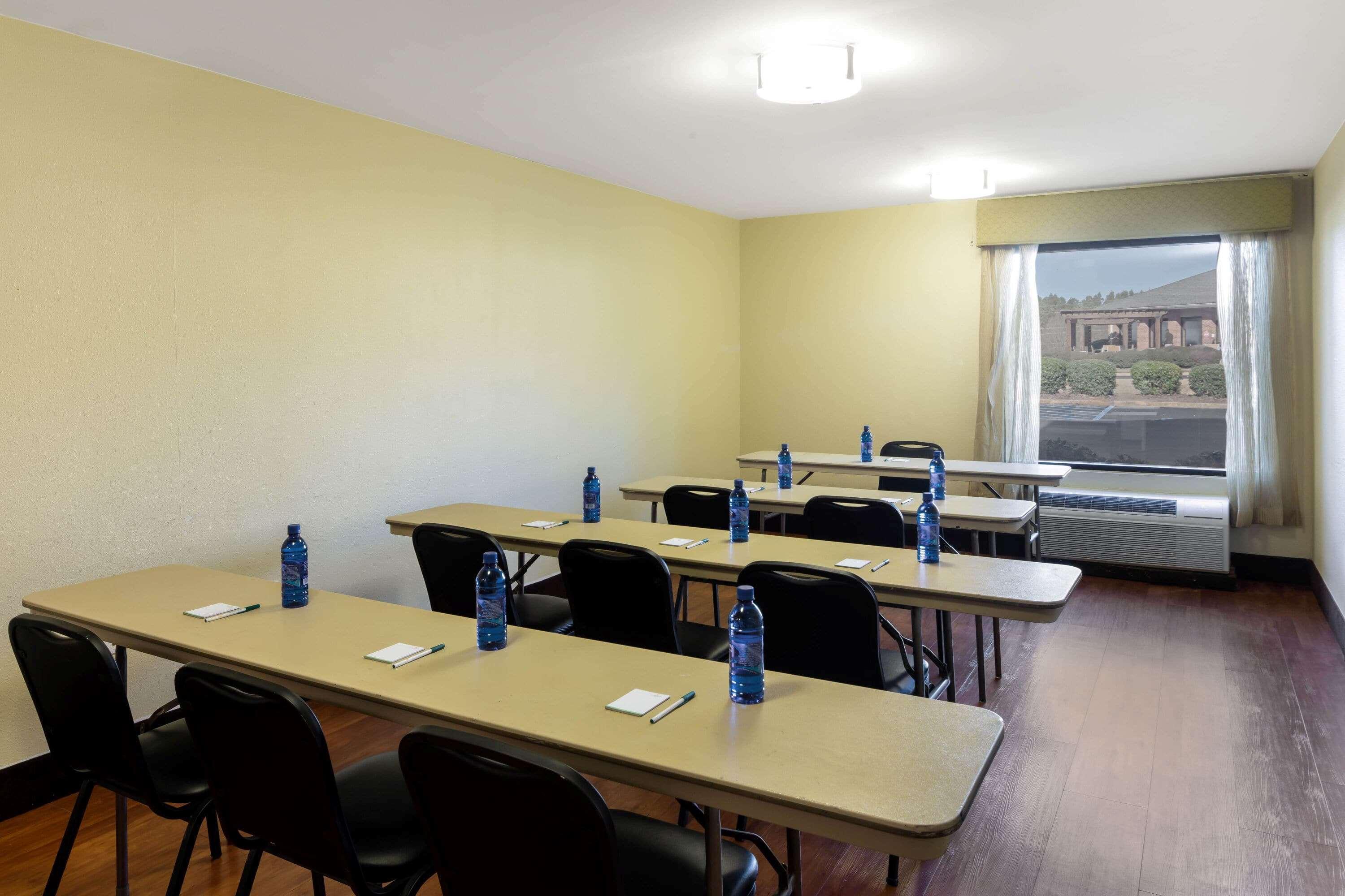 La Quinta By Wyndham Lagrange / I-85 Hotel Bagian luar foto