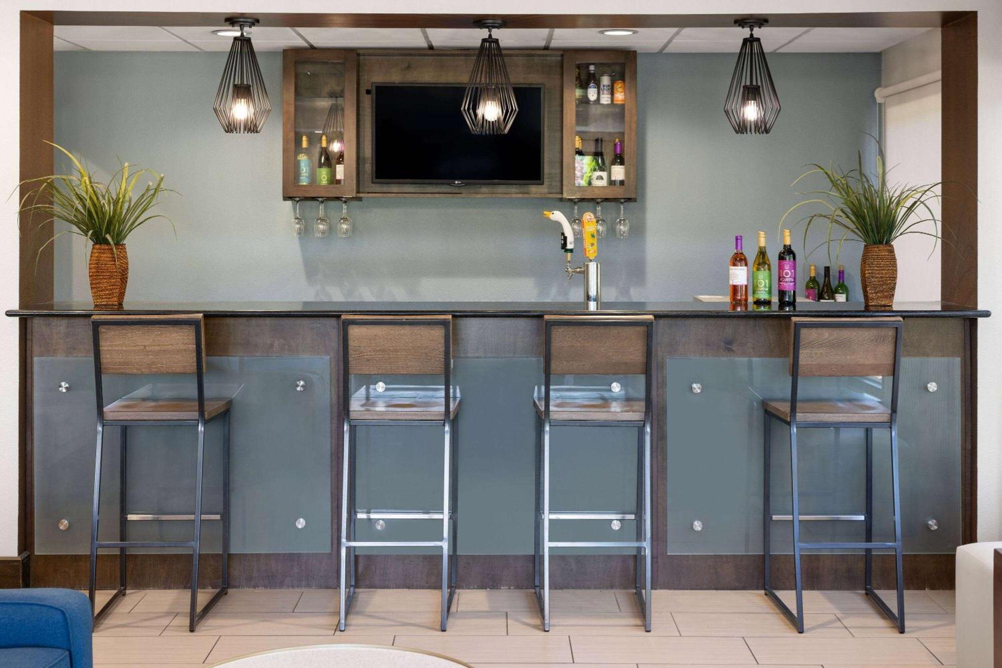 La Quinta By Wyndham Lagrange / I-85 Hotel Bagian luar foto