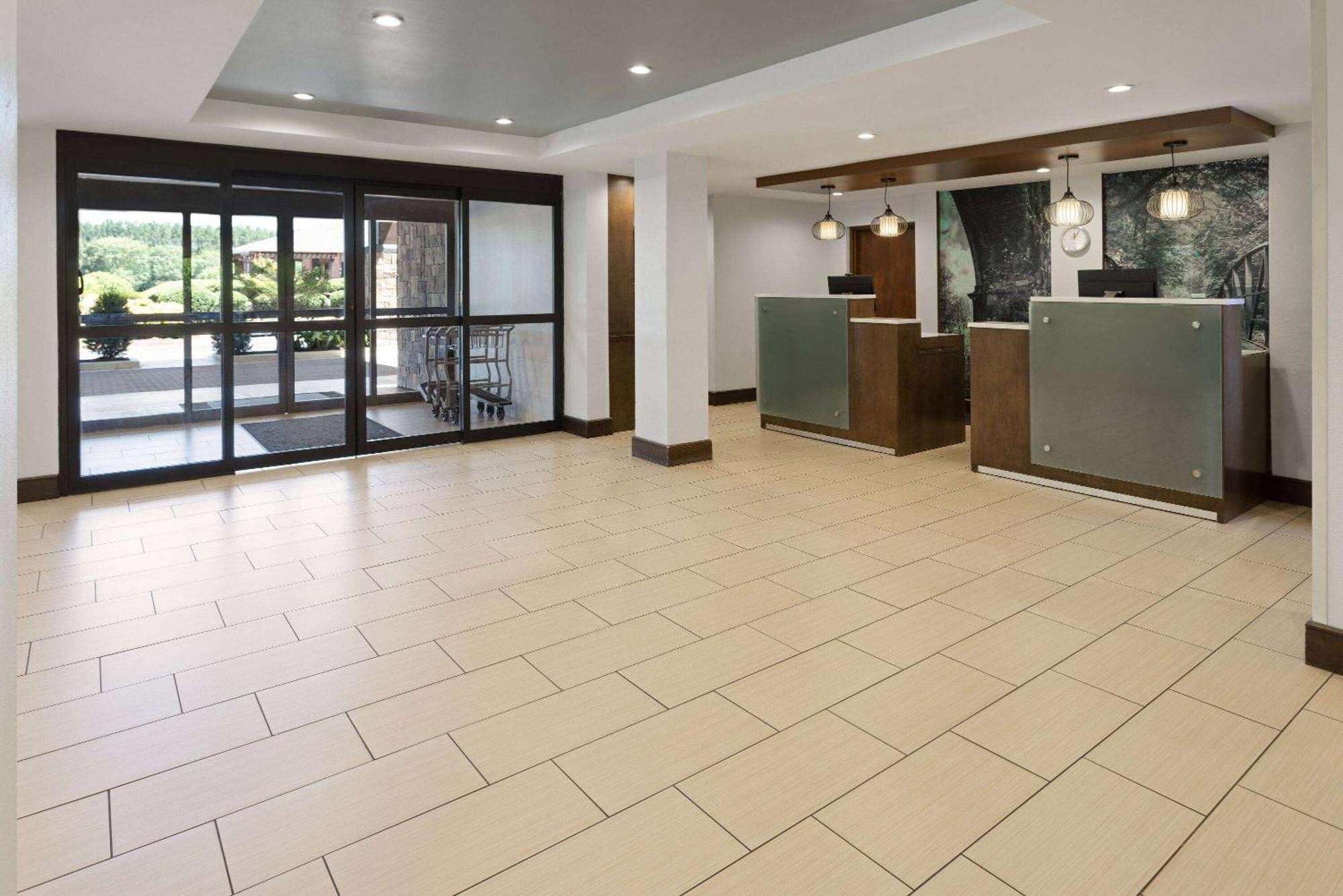 La Quinta By Wyndham Lagrange / I-85 Hotel Bagian luar foto