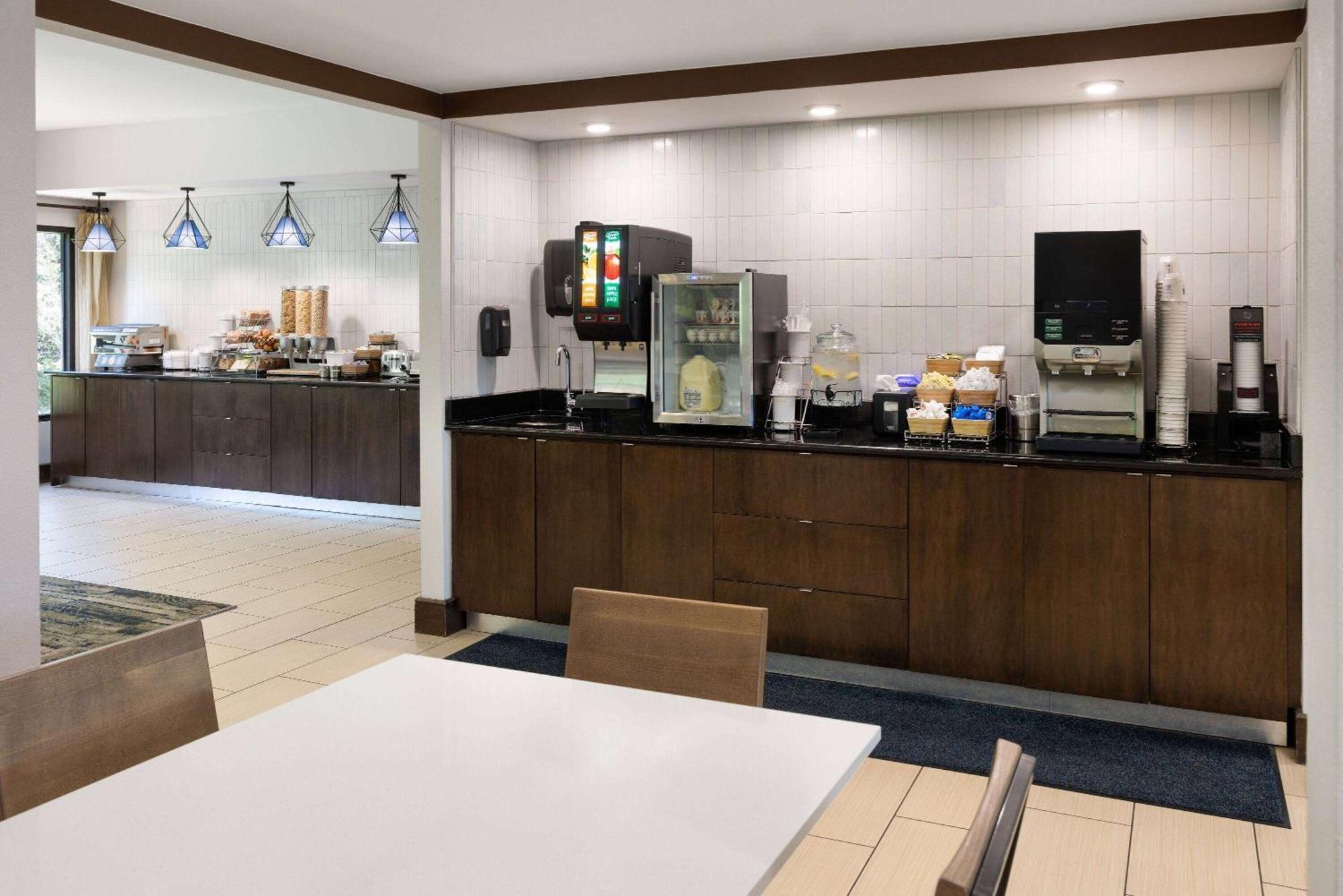 La Quinta By Wyndham Lagrange / I-85 Hotel Bagian luar foto