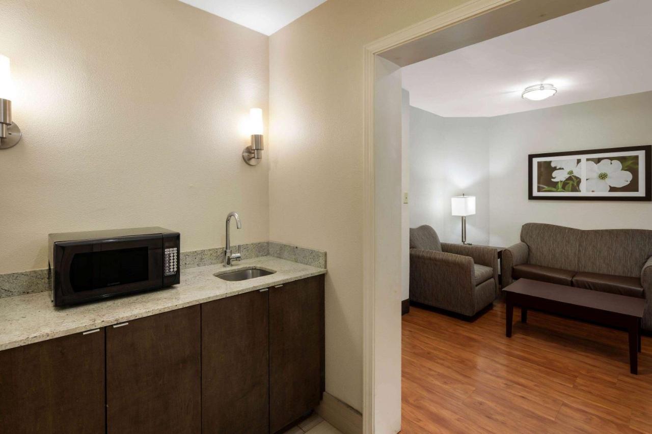 La Quinta By Wyndham Lagrange / I-85 Hotel Bagian luar foto